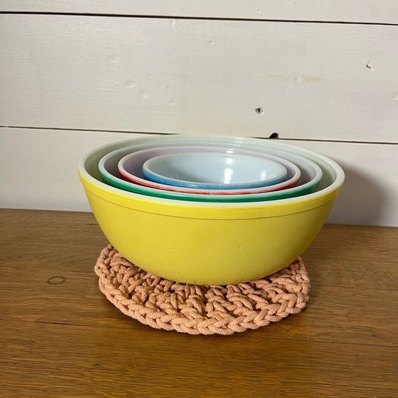 4 VINTAGE PYREX – PRIMARY COLORS MIXING BOWLS – - Picture 15 of 16